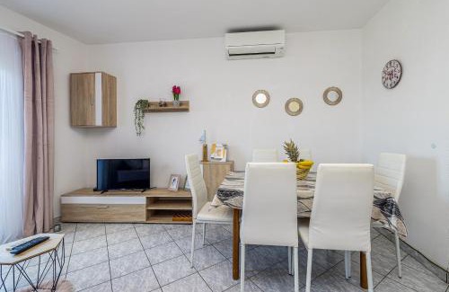 Stara Baska Apartment | Child-Friendly Retreat at Private Accommodation STARA BASKA