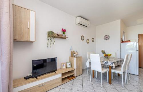 Stara Baska Apartment | Child-Friendly Retreat at Private Accommodation STARA BASKA