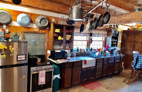 Connellys Springs Cabin | Tranquil Couples Retreat by a Serene Creek with Spa Access