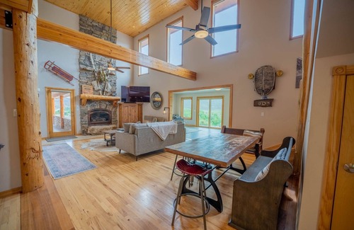 Gunnison House | Exclusive Almont Retreat: Pet-Friendly & Family Ready
