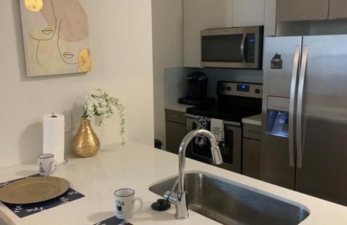 Parkway Central Apartment | Private 1-Bedroom Apartment with Pool in Central Location