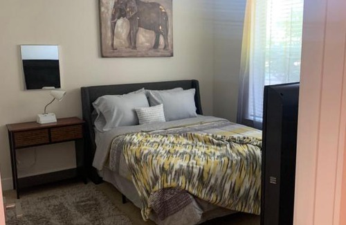 Parkway Central Apartment | Private 1-Bedroom Apartment with Pool in Central Location