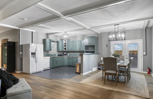 Ashland House | Exclusive Getaway Near Safari Park & Family-Friendly Amenities