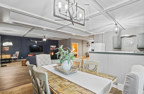 Ashland House | Exclusive Getaway Near Safari Park & Family-Friendly Amenities