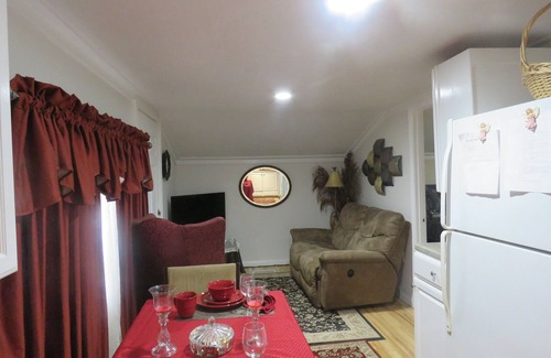 Candler Apartment | Cozy Retreat Near Biltmore House with Spa and Breakfast