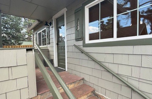 Estes Park Cabin | Cozy Miners Cabin with Full Kitchen & Pet-Friendly Access