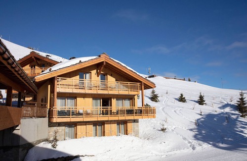 Jeux Ski Chalet | Modern Chalet Retreat in the Heart of Alpe d'Huez