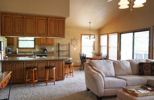 Evening Shade Cabin | Top-Rated Pet Friendly Cabin Near Lake Tenkiller - Sleeps 10