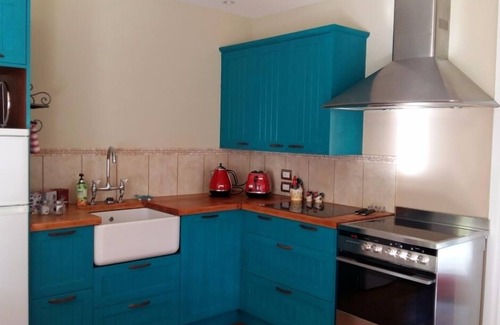 Tapu Cottage | Serene Kingfisher Paradise Cottage with Pool & Kitchen