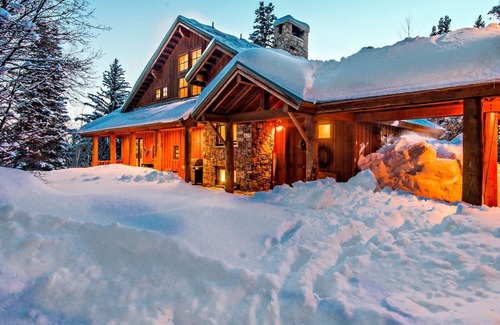 Sundance Cabin | Serene Mountain Retreat with Guest Room and Family Amenities