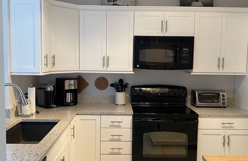 St. Simons Island Condo | Tranquil Condo Retreat with Pool on North SSI