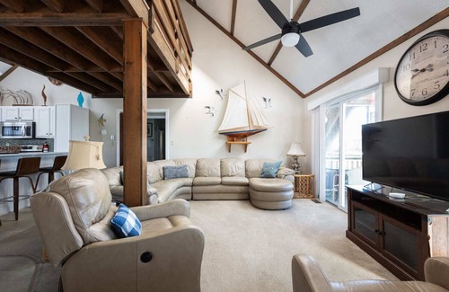 Sea Scape House | Beachside Retreat on Quiet Street with Ocean Views