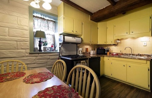 Hegins Cottage | Relax in a Peaceful Setting with Pond and Stream Access