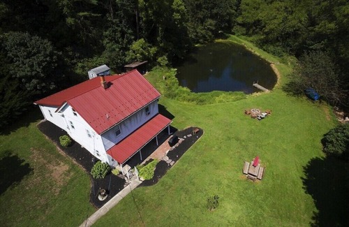 Hegins Cottage | Relax in a Peaceful Setting with Pond and Stream Access