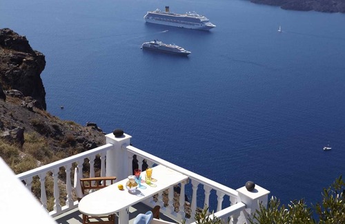 Fira Villa | Exclusive Villa with Ocean Views and Private Hot Tub
