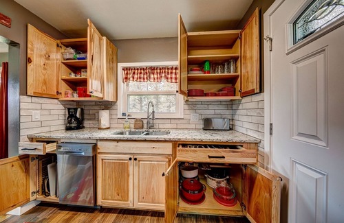 Estes Park House | Romantic Retreat: Private & Pet-Friendly Getaway Awaits