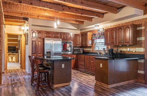 Sevierville Cabin | Spacious Cabin Retreat with Game Room and Ocean View
