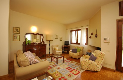 Lonato del Garda Villa | Idyllic Villa Apartment with Pool & Lake Garda Views