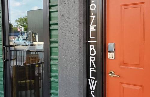 Rockford Apartment | Inviting Apartment Above a Craft Brewery - Rated 9.8/10