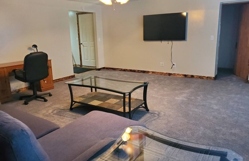 Rockford Apartment | Inviting Apartment Above a Craft Brewery - Rated 9.8/10
