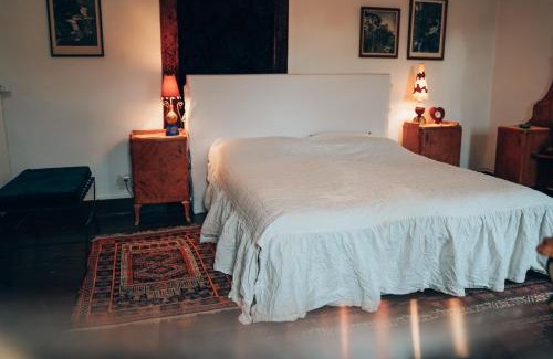 Zeitlofs Apartment | Historic Castle Apartment with Tennis Court & Pet-Friendly Stays