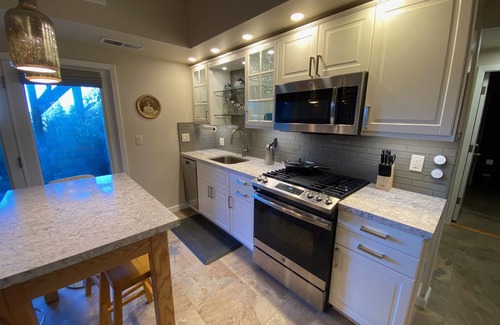Holy City Apartment | Scenic Apartment in Los Gatos Mountains with Patio View
