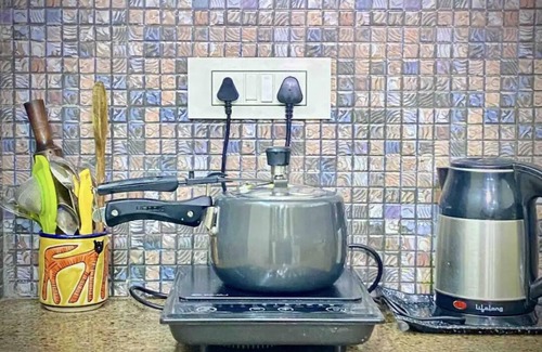 Chhatarpur Apartment | Cozy Private Apartment with Home Theatre Experience