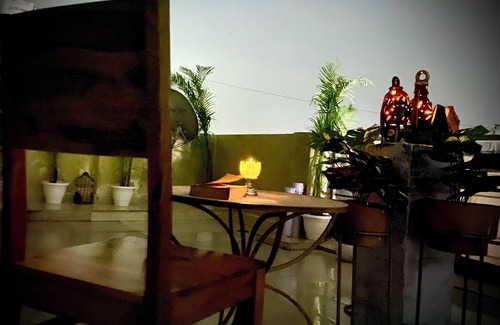 Chhatarpur Apartment | Cozy Private Apartment with Home Theatre Experience