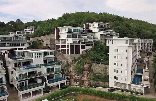 Kamala Apartment | Cozy Jungle View Apartment at Kamala Falls U11
