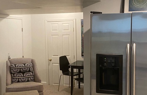 Silver Spring House | Charming Private 1-Bed Apartment with Free Parking & Spa