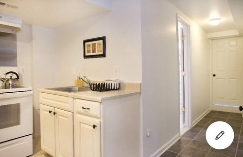 Silver Spring House | Charming Private 1-Bed Apartment with Free Parking & Spa