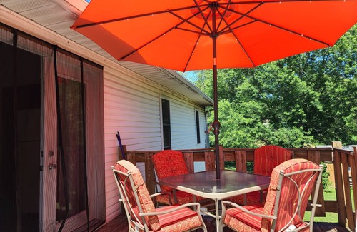 Reedsville Apartment | Convenient Stay Near Sabraton with Pet-Friendly Amenities
