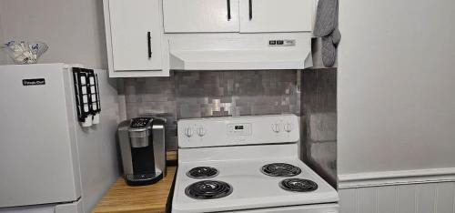 Middletown Apartment | Pet-Friendly Private Apartment near Wesleyan in Middletown