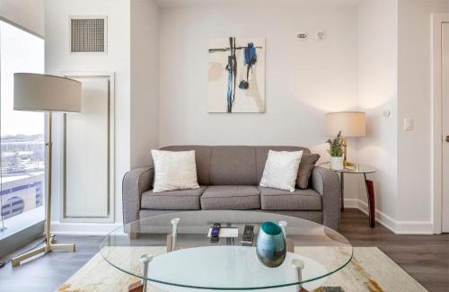 Downtown Apartment | Private Apartment with Gym and Pool - Pet Friendly Stay