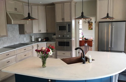 Rob Roy On The Lake House | Nature Lover's Paradise: Family-Friendly Home with Ocean View