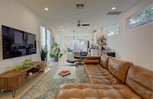 Govalle House | Private Backyard Short & Long Stays in East ATX