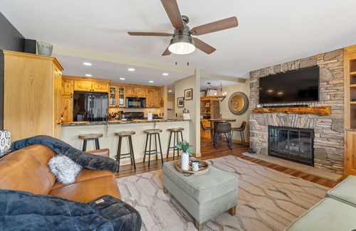 Keystone Condo | Cozy Retreat: Gas Fireplace, Private Balcony & Mountain Views