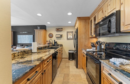 Keystone Condo | Cozy Retreat: Gas Fireplace, Private Balcony & Mountain Views