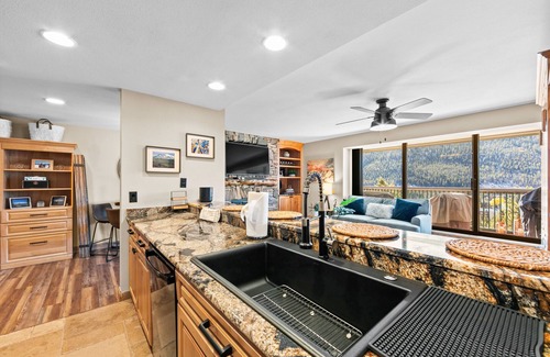 Keystone Condo | Cozy Retreat: Gas Fireplace, Private Balcony & Mountain Views