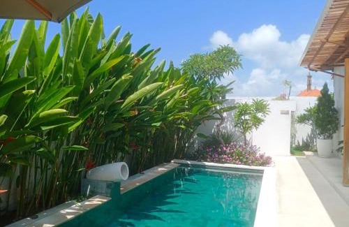 Medahan Villa | Elegant Villa with Pool & Rooftop in Keramas