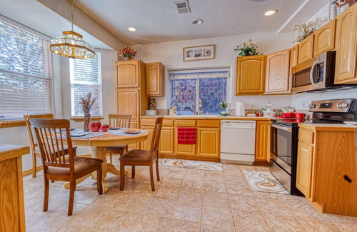 Thornton House | Ideal Retreat Near Outlet, Golf Course & East Lake - 10/10