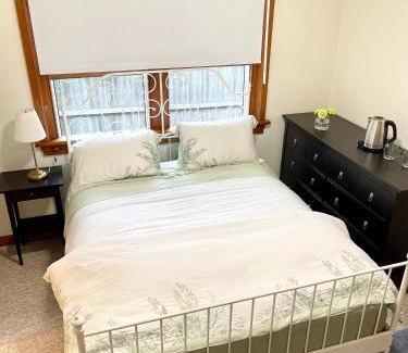 Eastwood House | Cozy Ensuite Room Near Eastwood and MQ University Park