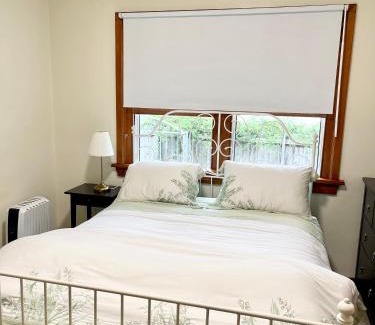 Eastwood House | Cozy Ensuite Room Near Eastwood and MQ University Park