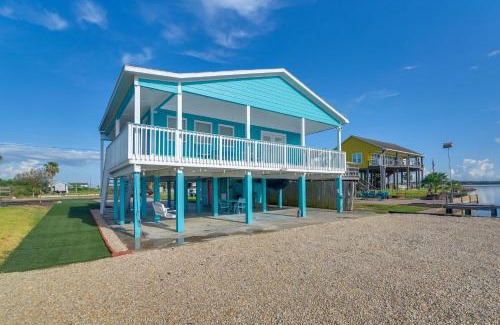 Hitchcock House | Private Bayfront Access 10 Mi to Galveston Beaches