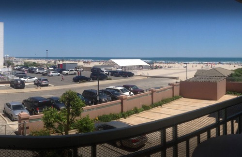 Diamond Beach Condo | Experience Seapointe Village: Beachfront & 4 Inviting Pools