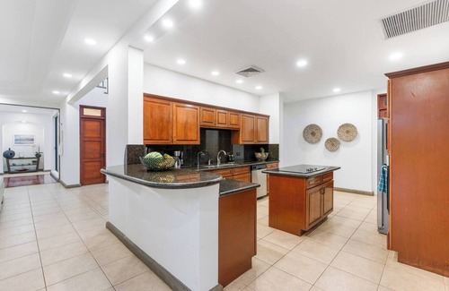 Tamarindo House | Exclusive Beachfront Access with Golf Club Membership