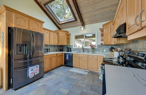 Olympia House | Idyllic Harstine Island Retreat with Private Beach Access