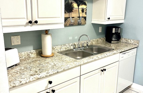 Bayview Condo | Beachfront Condo at Bermuda Bay with Pool and Ocean View