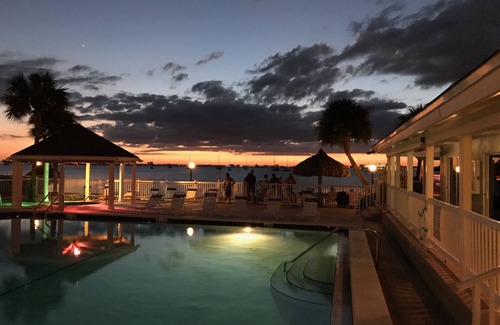 Bayview Condo | Beachfront Condo at Bermuda Bay with Pool and Ocean View