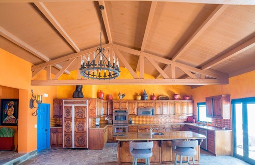 La Joya House | Beachfront Oasis with Pool and Ocean View - Rated 9.8/10